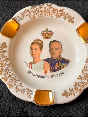 ❌SOLD 
Monaco Princiapauté Commemorative White and Gold Decorative